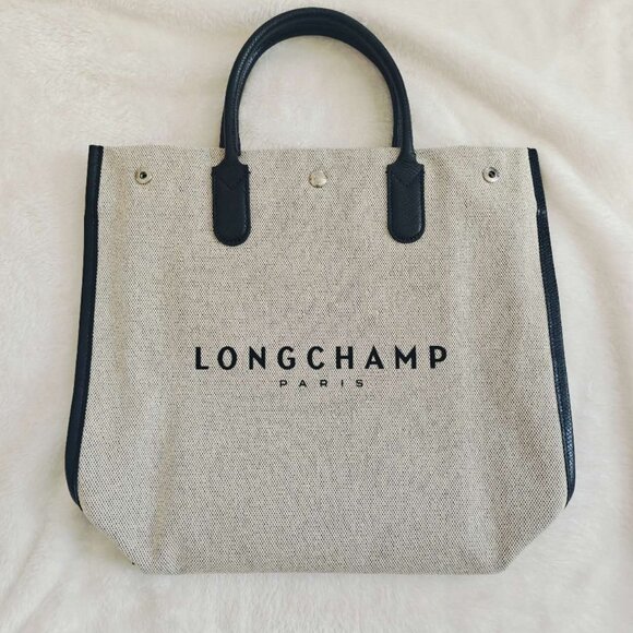 New LongChamp Essential M Tote bag Ecru Canvas - Picture 7 of 12